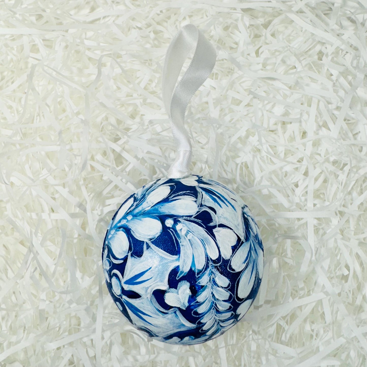 BLUE and WHITE FLORAL BAUBLE SET